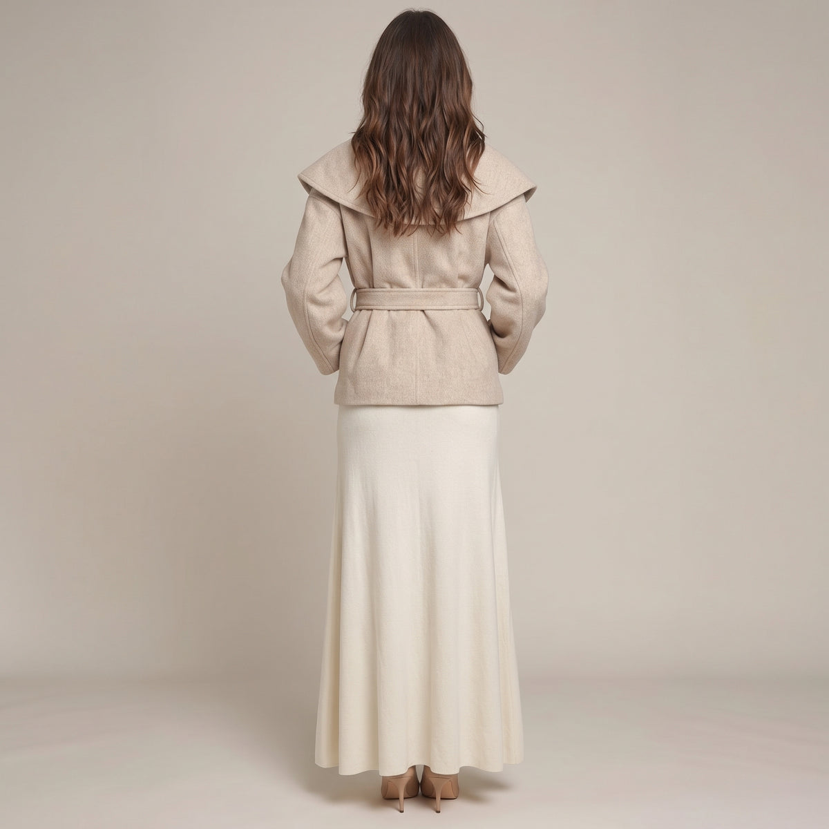 Kurzmantel Lina in Beige mit Schalkragen und Bindegürtel