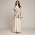 Kurzmantel Lina in Beige mit Schalkragen und Bindegürtel
