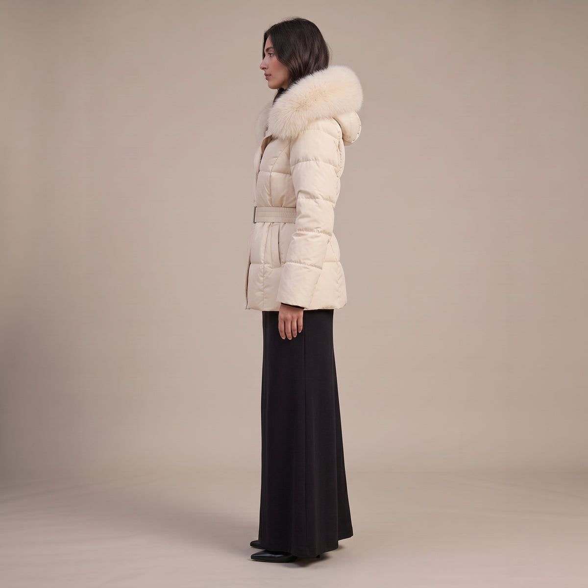 Steppjacke Amira in Rosa mit Fellkapuze und Gürtel